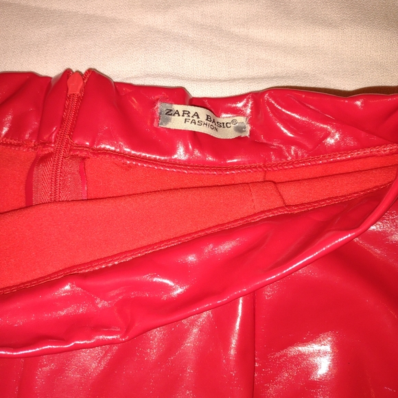 RED PATENT LEATHER SKIRT SIZE SMALL - Picture 3 of 5